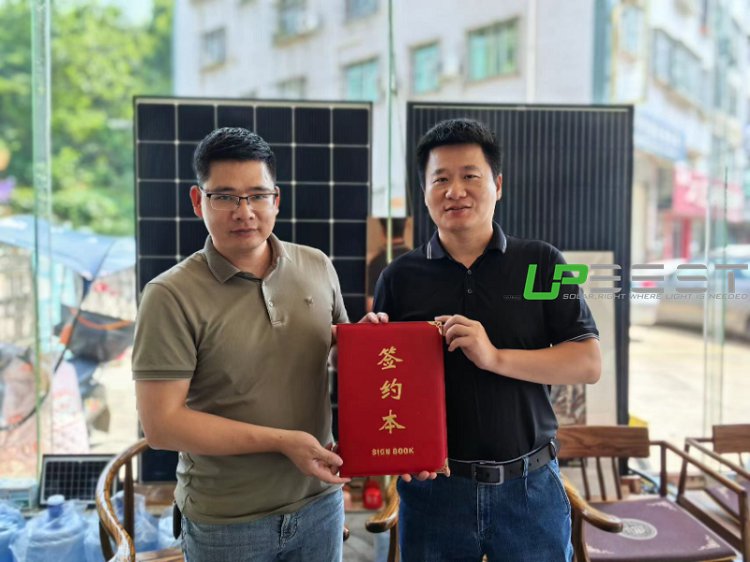 Jinghe New Energy devient l'agent d'UPBEST pour promouvoir conjointement les projets de tuiles solaires